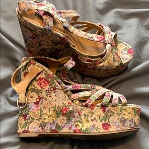 Shi floral wedges SZ 7.5